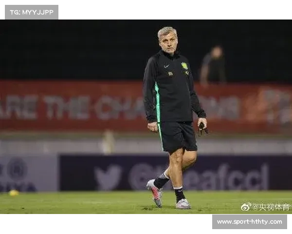 前法国国脚，现任雷恩主帅热内西奥与球队续约两年